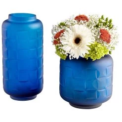 CYAN STRENGHT IN REPETITION VASE