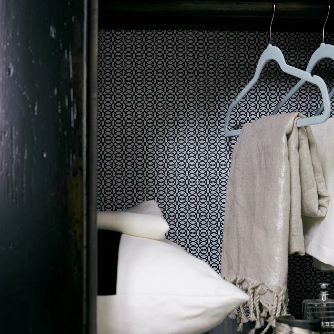 HOOKER ARMOIRE EN NOIR 7 HOOKER ARMOIRE EN NOIR