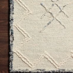 LOLOI LEELA 04 HOOKED WOOL RUG: OCEAN, WHITE