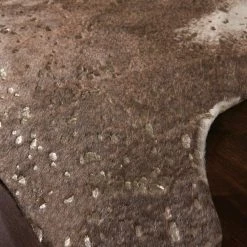 LOLOI QUINN FAUX HIDE RUG: WALNUT, CHAMPAGNE