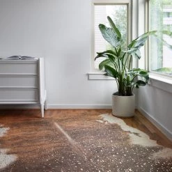 LOLOI QUINN FAUX HIDE RUG: WALNUT, CHAMPAGNE