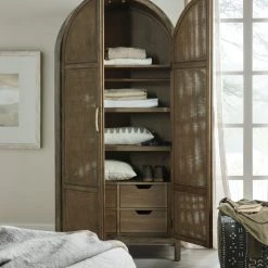 HOOKER SUNDANCE WARDROBE